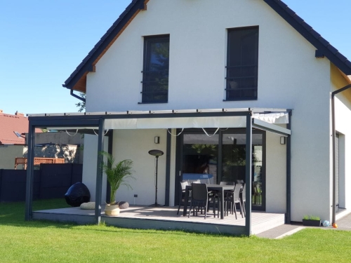Roman blind for terrace 3x4 m premium waterproof sunshade on a grey aluminum pergola with patio furniture.