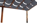 Toldo vela gris impermeable Premium 0,7x5 m instalado en una pérgola de madera