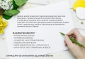 Folder van een Poolse fabrikant van schaduwdoeken met de slogan Waarom wij tegen een achtergrond van lentebloemen en een bureau