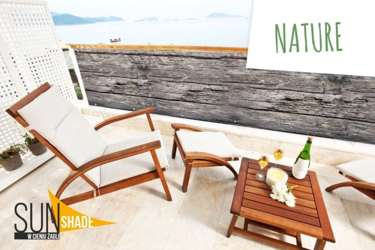 Schermo protettivo pubblicitario per balcone con stampa legno antico serie Nature su terrazza vista mare