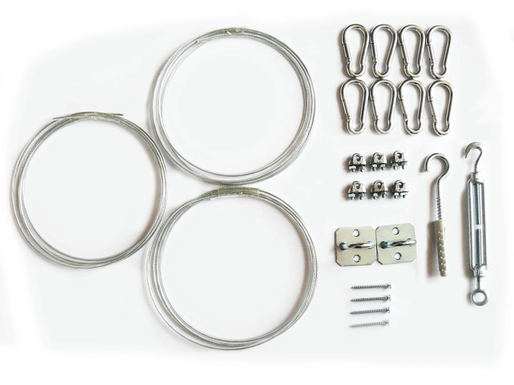 Mounting kit for a triangular sun sail with steel cables, carabiners, tensioners, and wall brackets on a white background