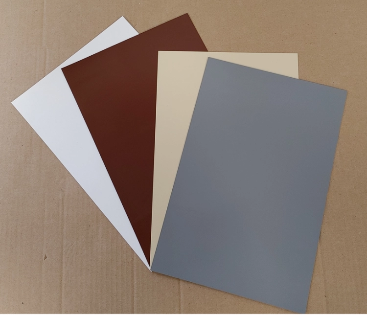PVC-materiaalmonsters voor een jaarrond terrasoverkapping in wit, bruin, crème en grijs