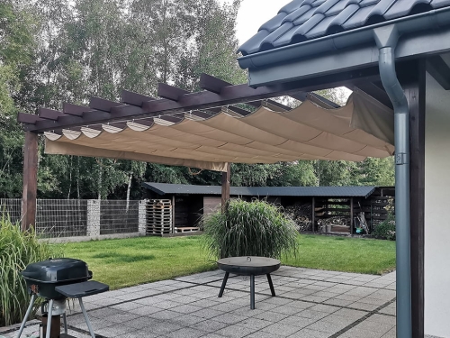 Beige 3x4 m waterproof retractable roman blind shade installed under a wooden pergola on a garden patio