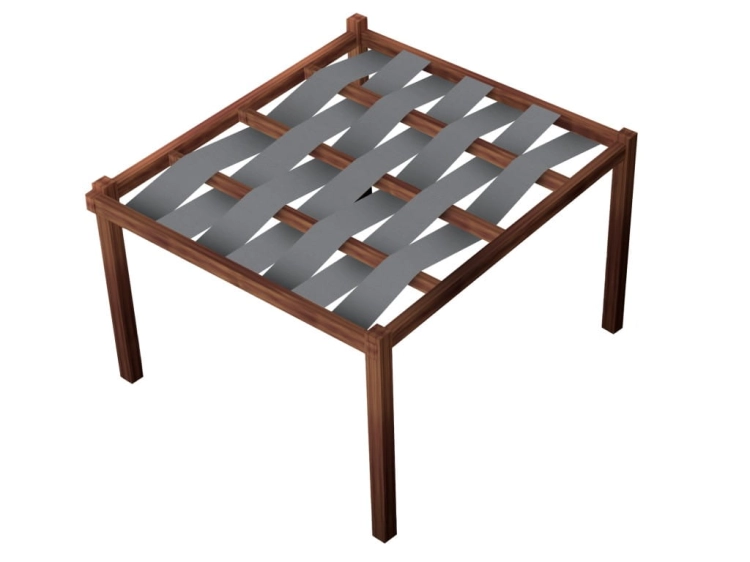 Graue Pergola-Stoffbahn 0,5x5 m eingeflochten in Terrassenüberdachung aus Holz als Premium-Sonnenschutz