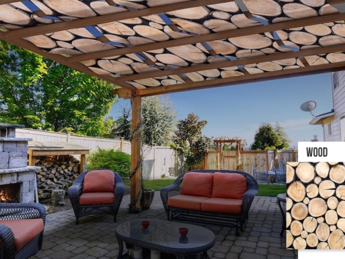 Wasserdichter Pavillon-Streifen mit Holzmaserung-Druck, montiert an einer Holzpergola über der Terrasse mit Loungemöbeln
