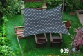 Vízálló napvitorla 3x3 m geometrikus mintával kerti fa ülőgarnitúra felett