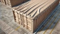 Maßgefertigte beige Abdeckplane zur Sicherung eines Transportcontainers auf einem Umschlagplatz