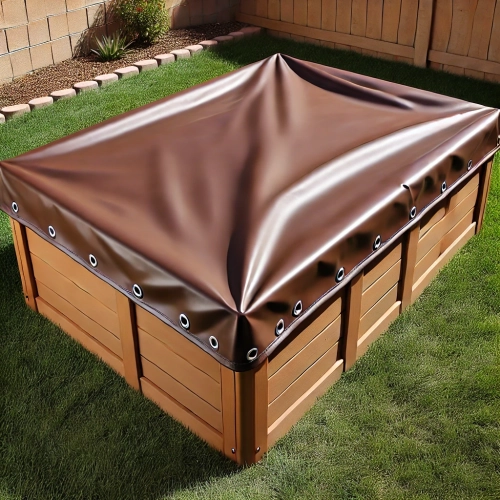 Copertura marrone su misura su una sabbiera da giardino in legno, realizzata in materiale resistente con occhielli di montaggio
