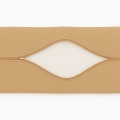 Fodera per cuscini da giardino beige con cerniera aperta su sfondo bianco
