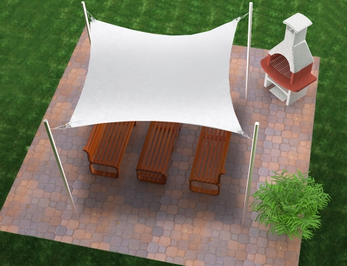 Weißes quadratisches Sonnensegel 4,2x4,2 m über Holzmöbeln auf einer gepflasterten Terrasse montiert