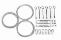 Kit di montaggio per tenda a vela scorrevole: cavi in acciaio, tenditori, moschettoni, morsetti e viti ad occhiello su sfondo bianco