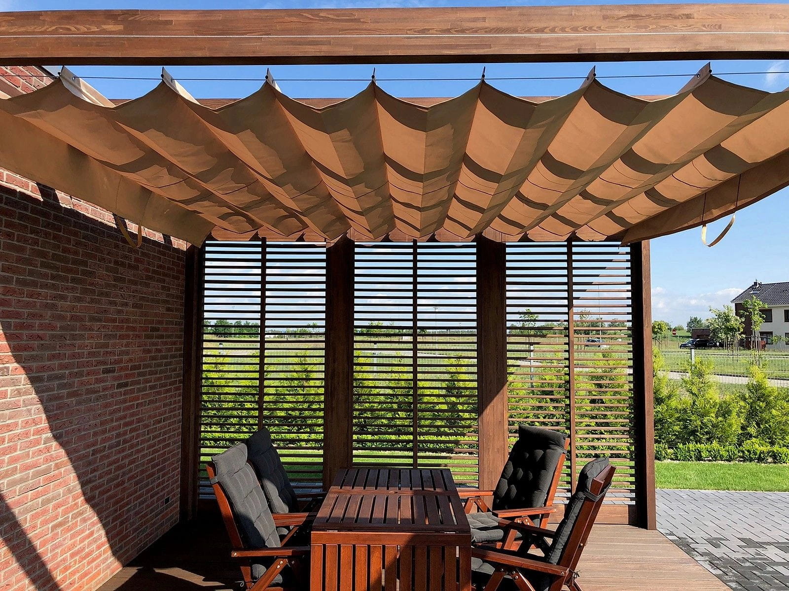 Waterproof horizontal Roman blind for a pergola or patio